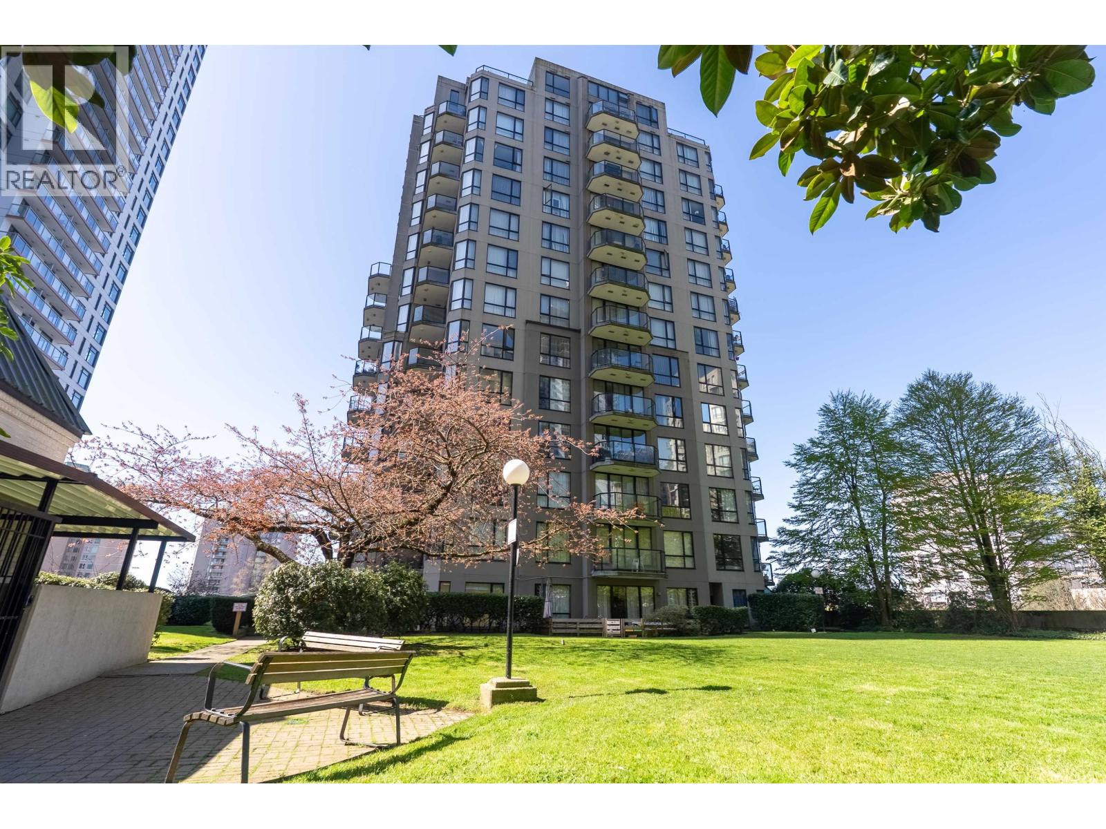 607 55 TENTH STREET, New Westminster, British Columbia