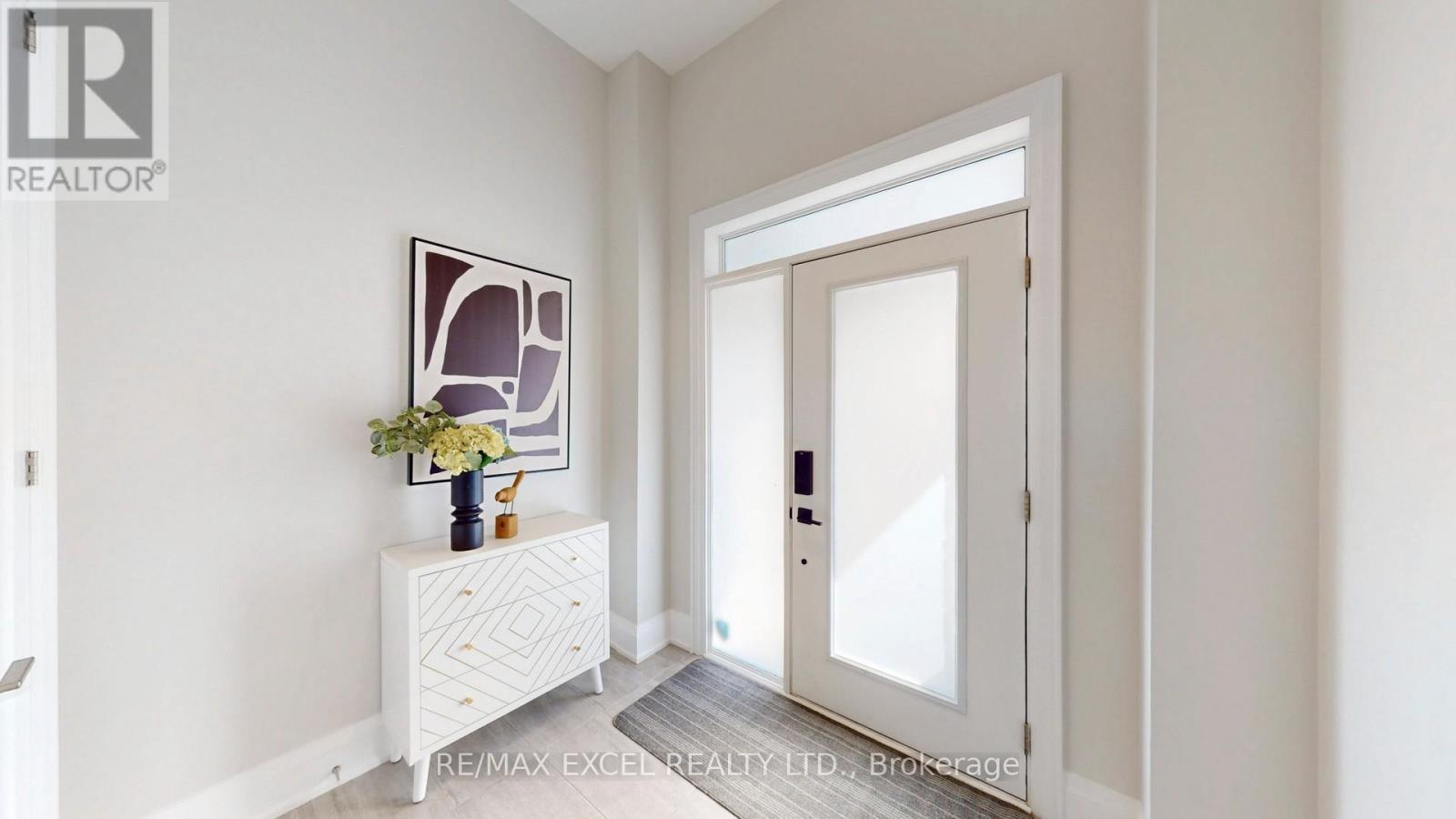 74 Tempel Street, Richmond Hill, Ontario  L4E 1K6 - Photo 16 - N12973410