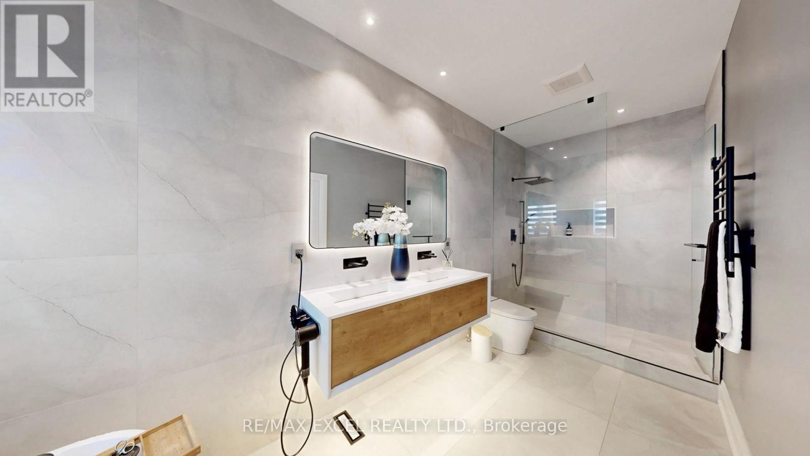 74 Tempel Street, Richmond Hill, Ontario  L4E 1K6 - Photo 21 - N12973410