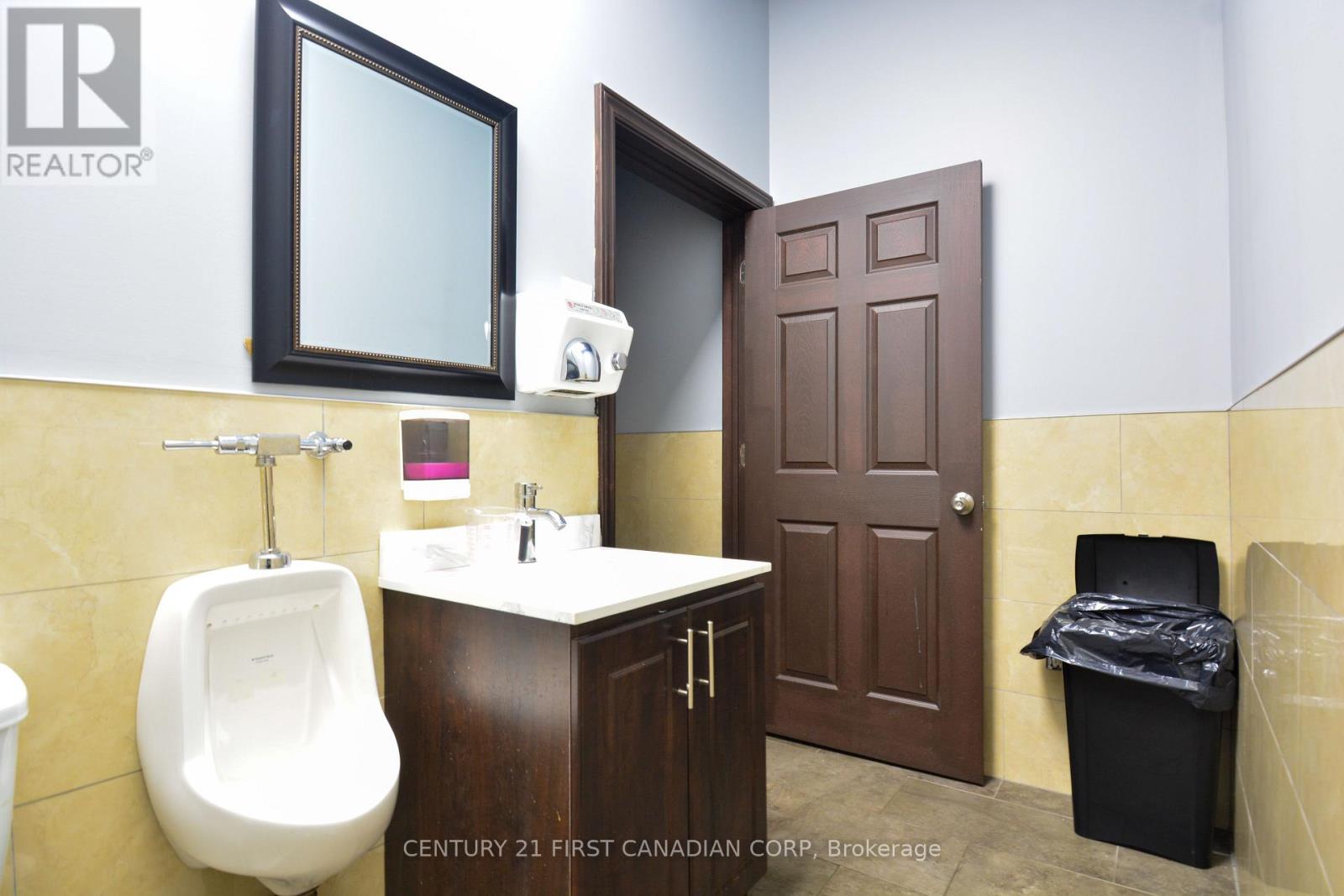 1682 Dundas Street, London East, Ontario  N5W 3C7 - Photo 35 - X12990446