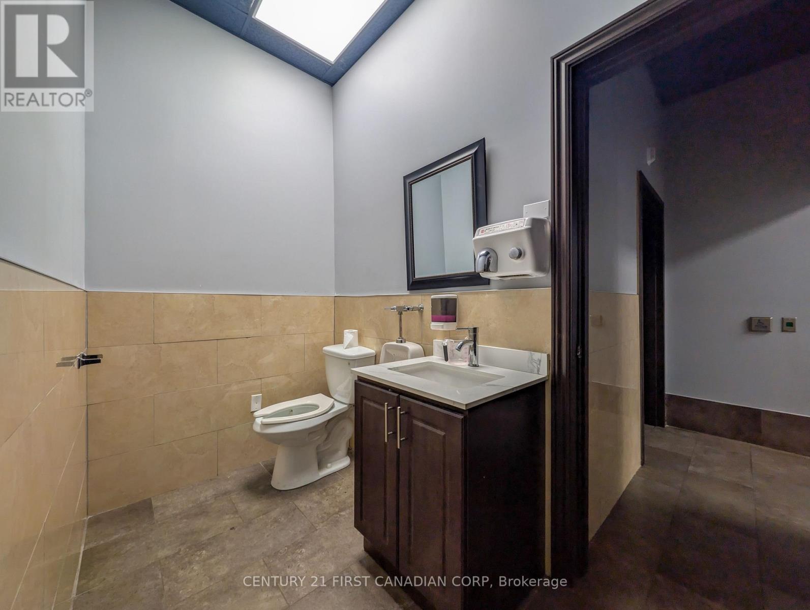 1682 Dundas Street, London East, Ontario  N5W 3C7 - Photo 44 - X12990446