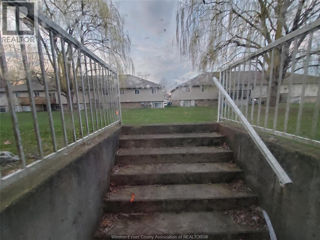 2266 Lamont, Windsor, Ontario  N9E 4X4 - Photo 24 - 26008004