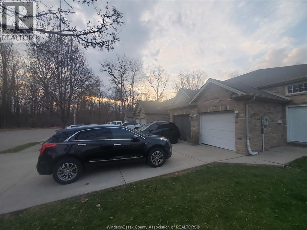 2266 Lamont, Windsor, Ontario  N9E 4X4 - Photo 4 - 26008004