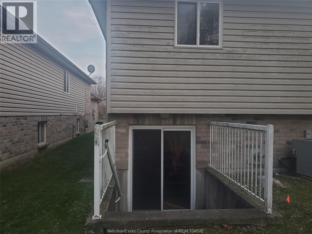 2266 Lamont, Windsor, Ontario  N9E 4X4 - Photo 9 - 26008004