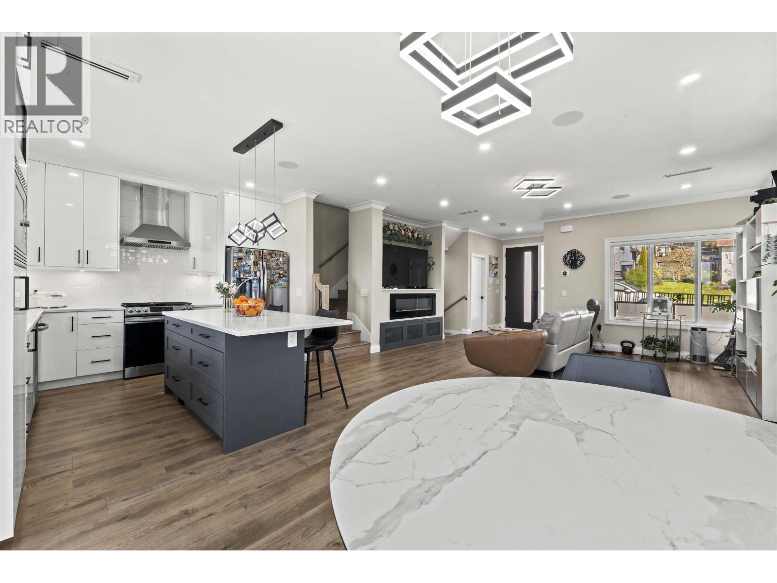 1038 Stewart Avenue, Coquitlam, British Columbia  V3K 2N9 - Photo 3 - R3110326