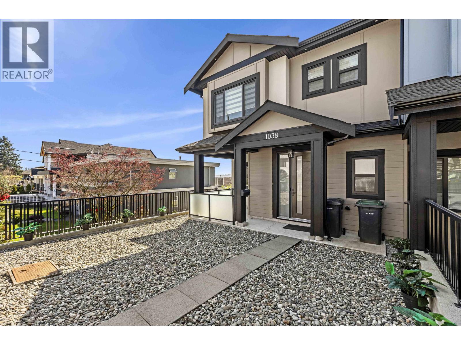 1038 Stewart Avenue, Coquitlam, British Columbia  V3K 2N9 - Photo 2 - R3110326