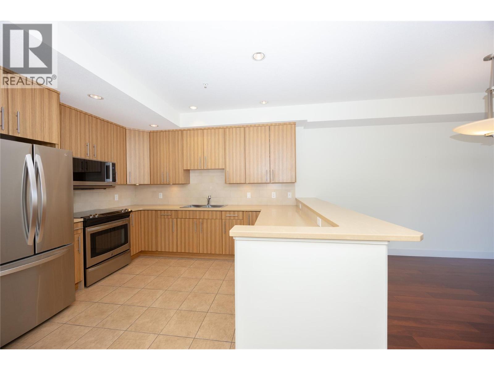 457 West Avenue Unit# 307, Kelowna, British Columbia  V1Y 4Z3 - Photo 2 - 10382713