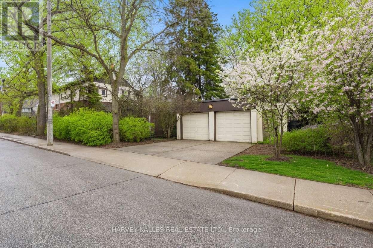 1350 Mount Pleasant Road, Toronto, Ontario  M4N 2T3 - Photo 4 - C12993344