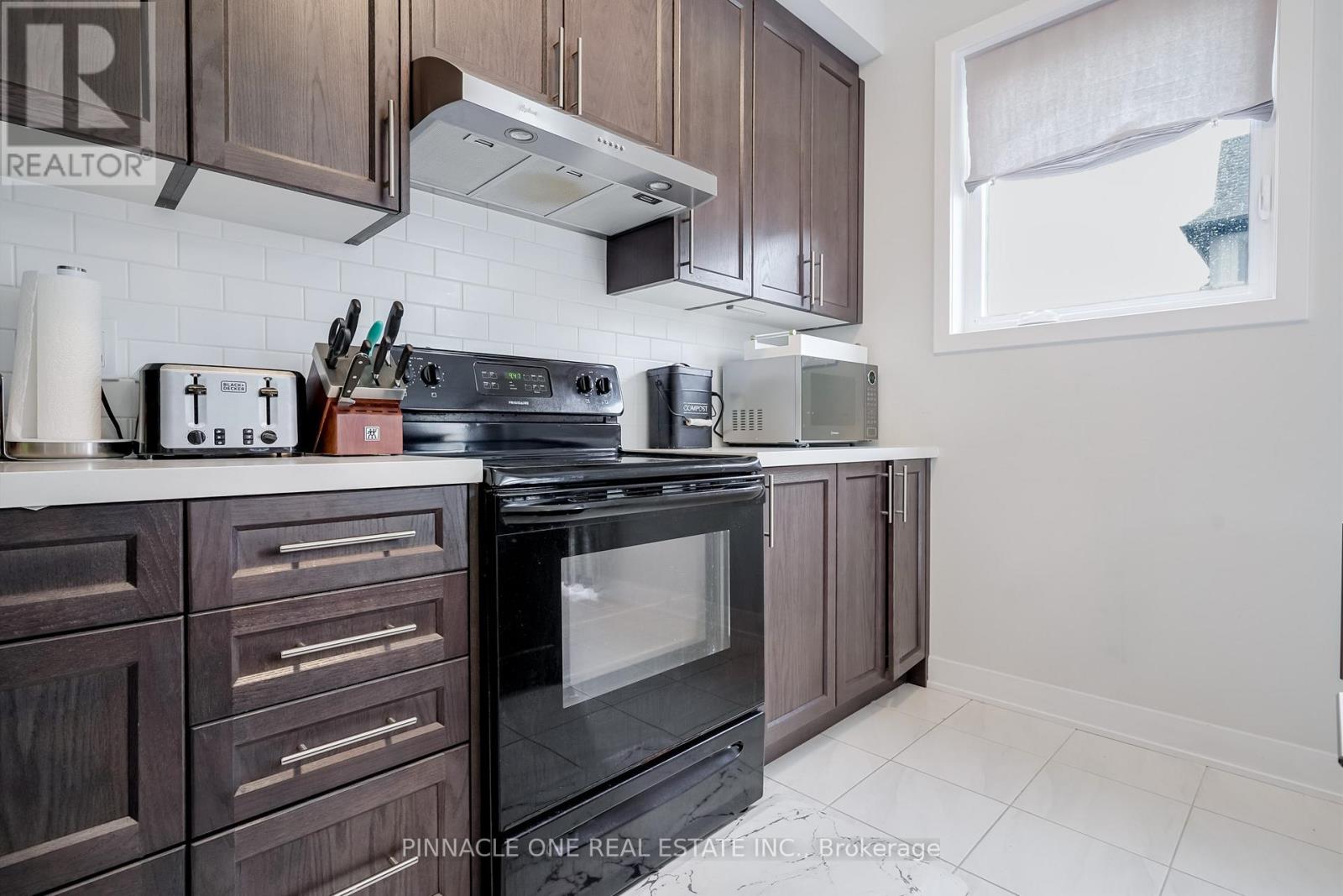 1057 Suddard Avenue, Oshawa, Ontario  L1L 0V5 - Photo 11 - E12993250