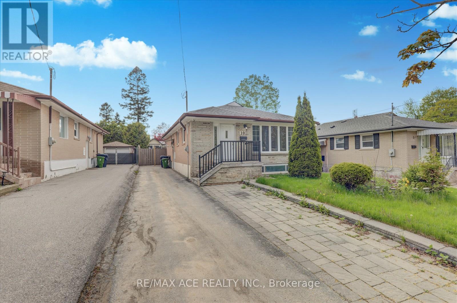 10 Blakemanor Boulevard, Toronto, Ontario  M1J 2W4 - Photo 4 - E12993272
