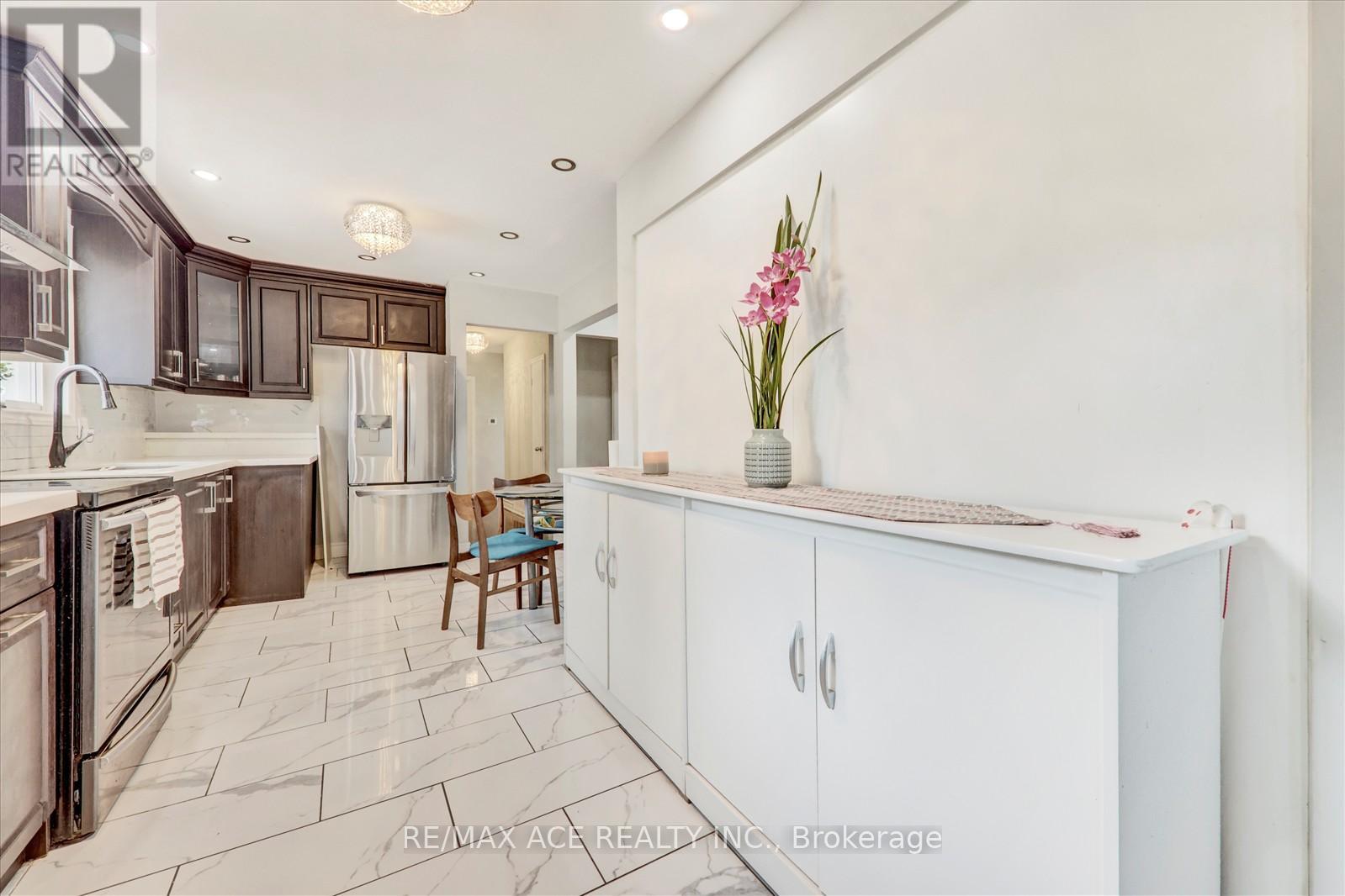 10 Blakemanor Boulevard, Toronto, Ontario  M1J 2W4 - Photo 9 - E12993272