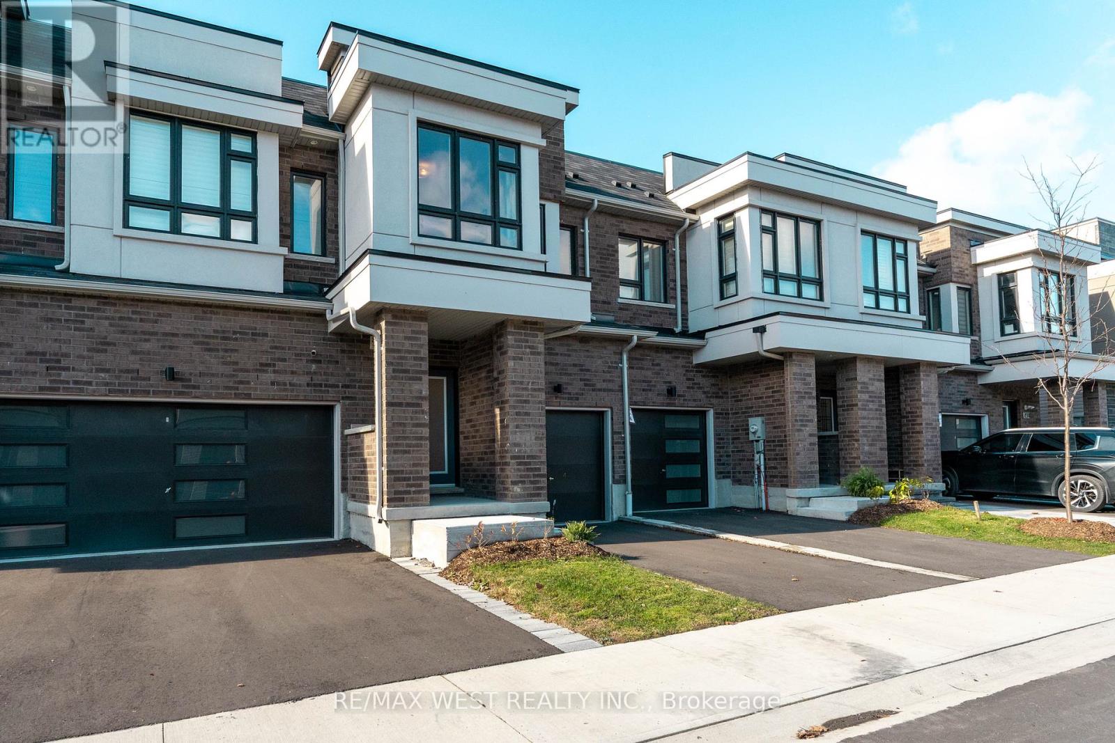 153 Sailors Landing Drive, Clarington, Ontario L1C 7G4 - Photo 3 - E12993274