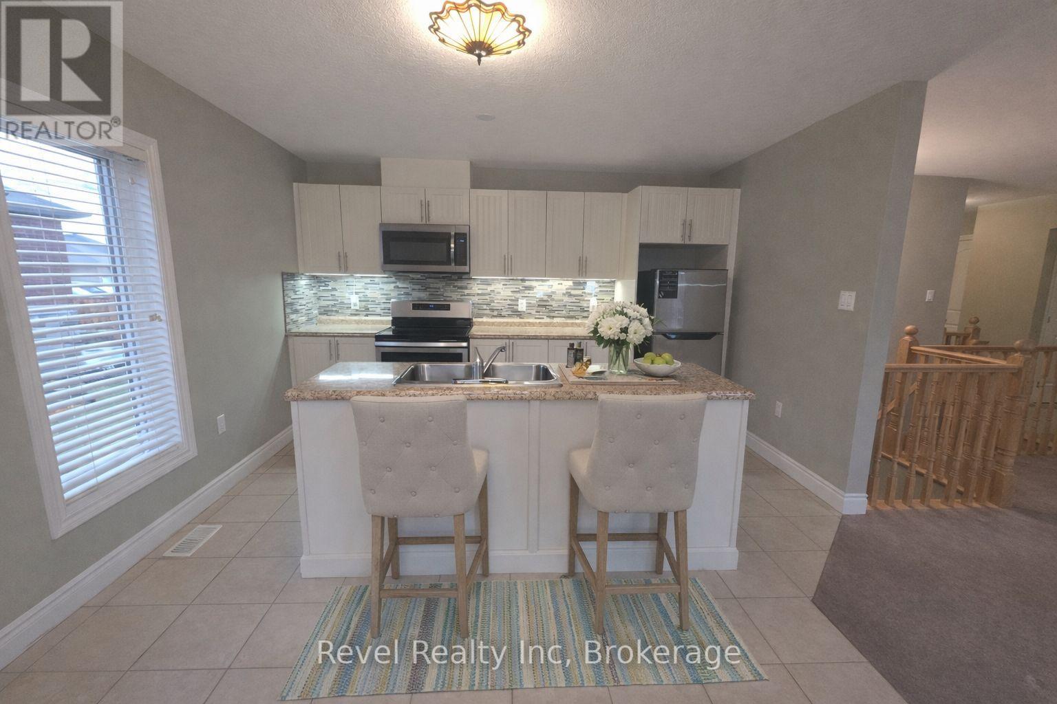 22 Evans Street, Tay, Ontario  L0K 2A0 - Photo 3 - S12992472