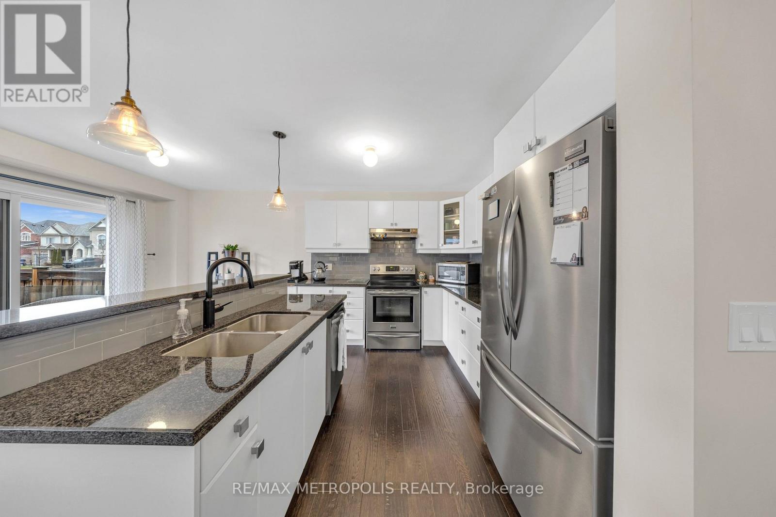 16 Treetops Boulevard, New Tecumseth, Ontario  L9R 0M3 - Photo 11 - N12993338