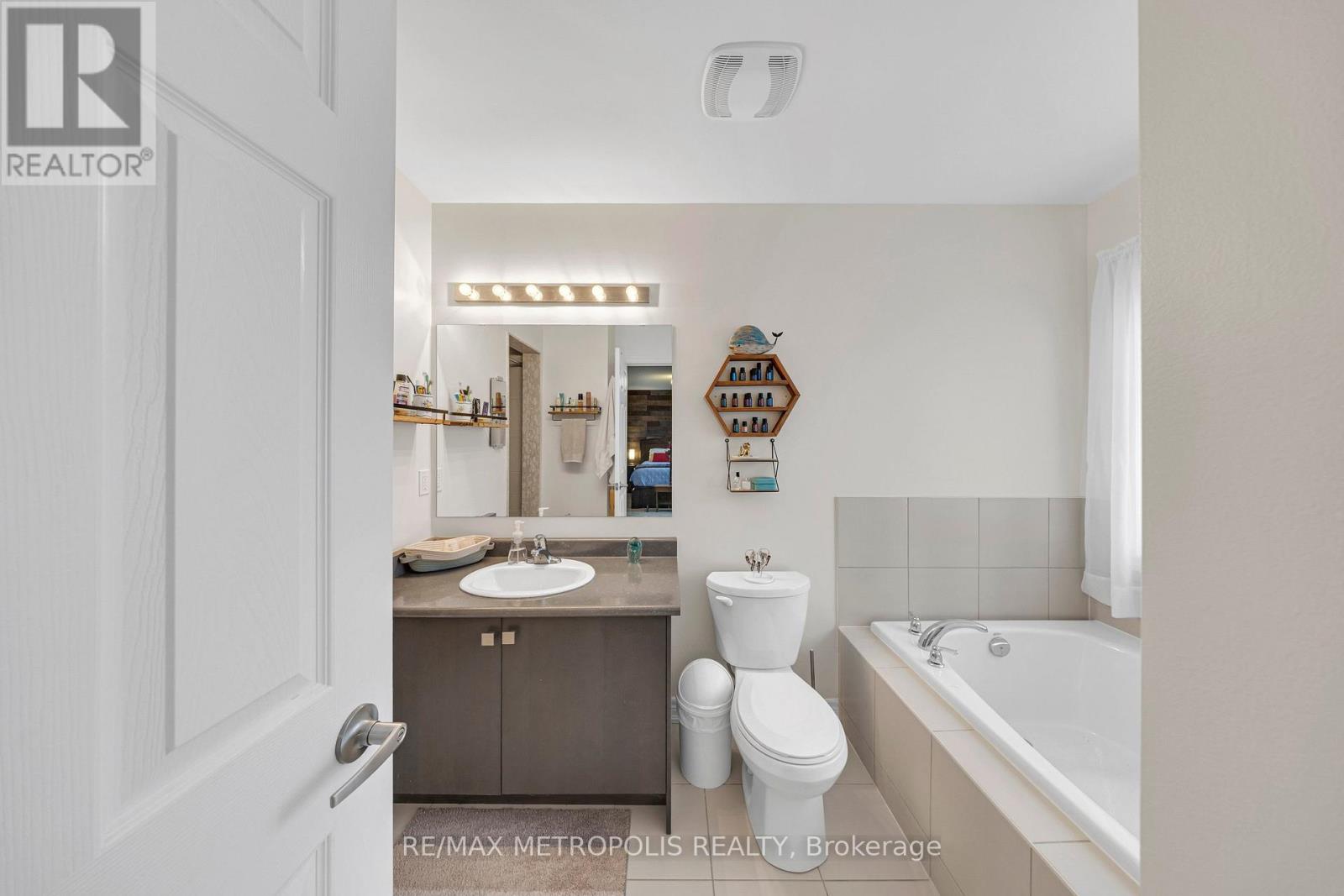 16 Treetops Boulevard, New Tecumseth, Ontario  L9R 0M3 - Photo 27 - N12993338