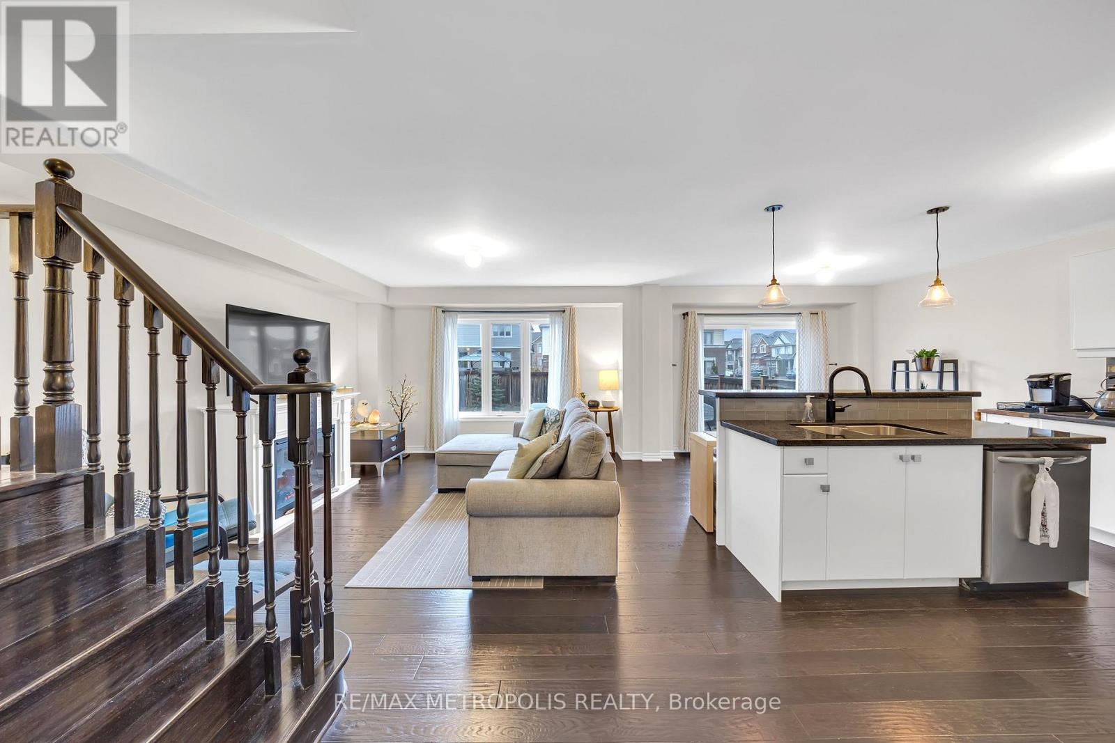 16 Treetops Boulevard, New Tecumseth, Ontario  L9R 0M3 - Photo 6 - N12993338