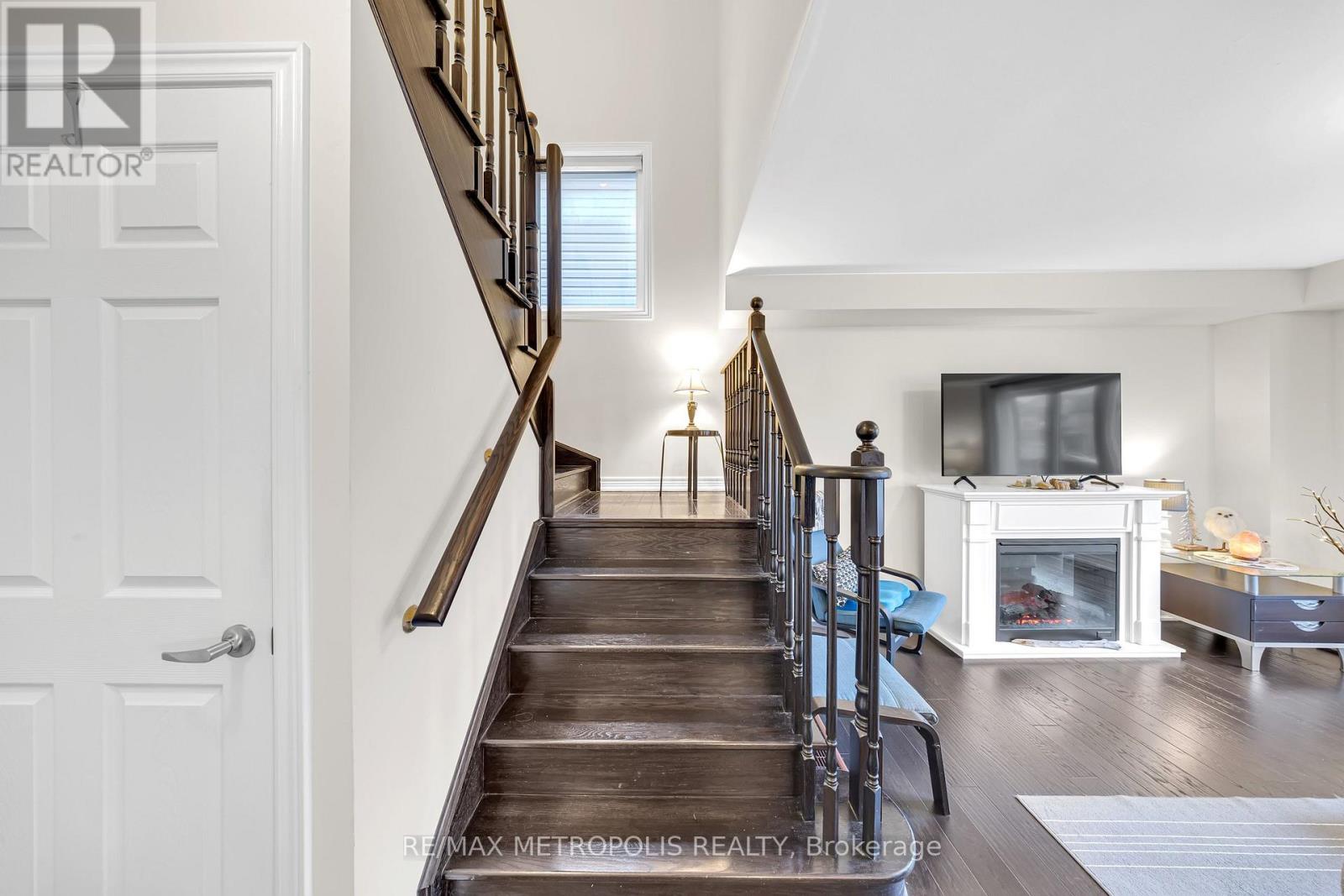 16 Treetops Boulevard, New Tecumseth, Ontario  L9R 0M3 - Photo 7 - N12993338