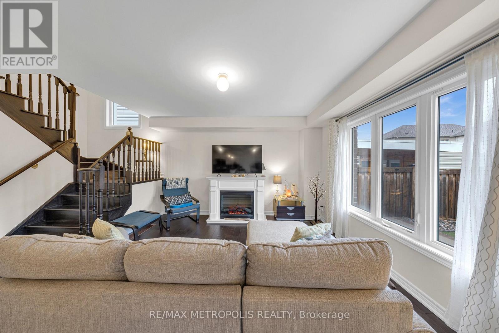 16 Treetops Boulevard, New Tecumseth, Ontario  L9R 0M3 - Photo 9 - N12993338