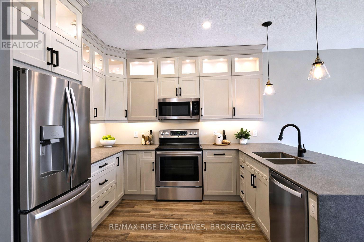 173 Creighton Drive, Loyalist, Ontario K0H 2H0 - Photo 2 - X12972532