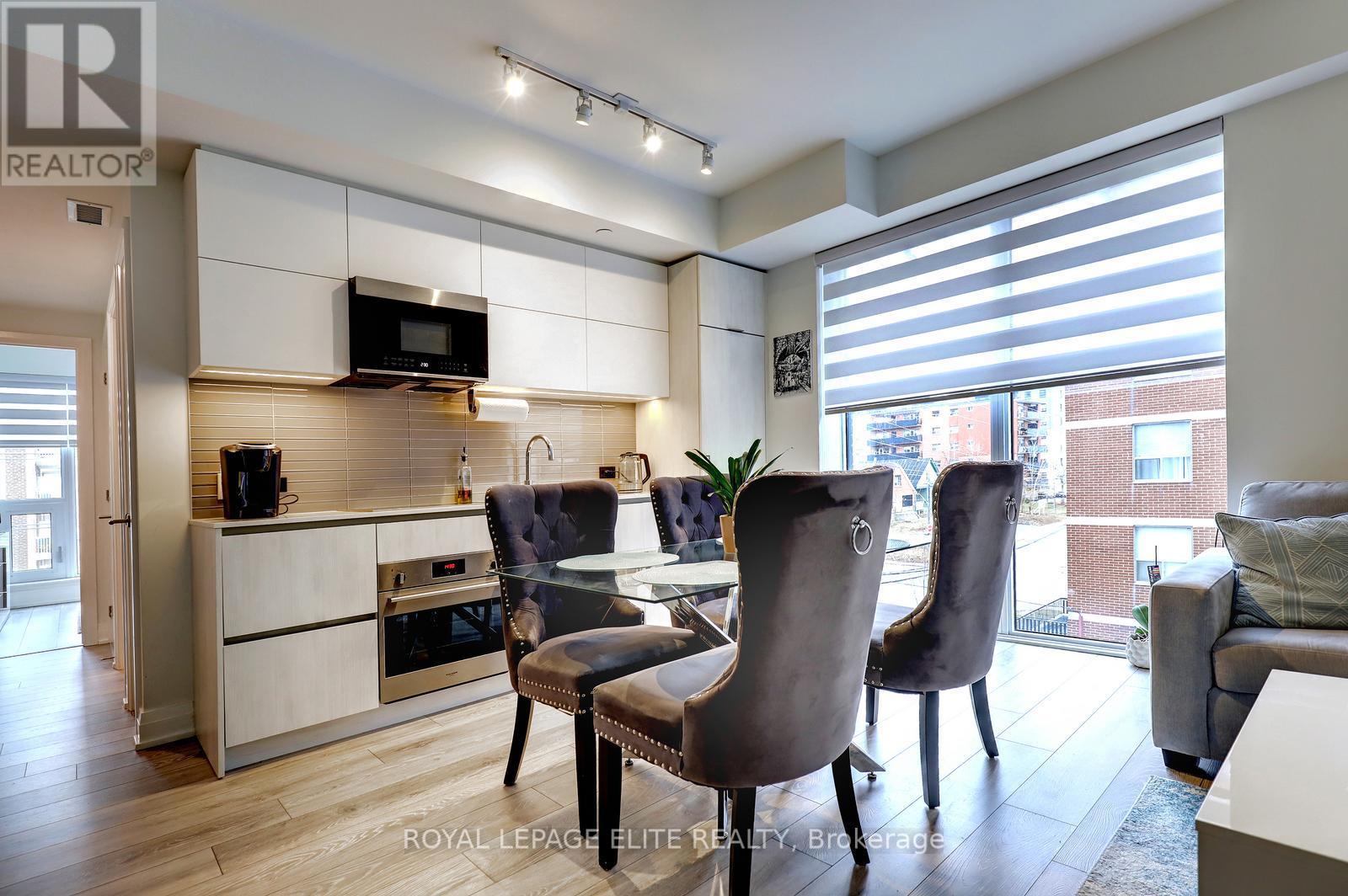 318 - 21 Park Street E, Mississauga, Ontario  L5G 0C2 - Photo 10 - W12993264