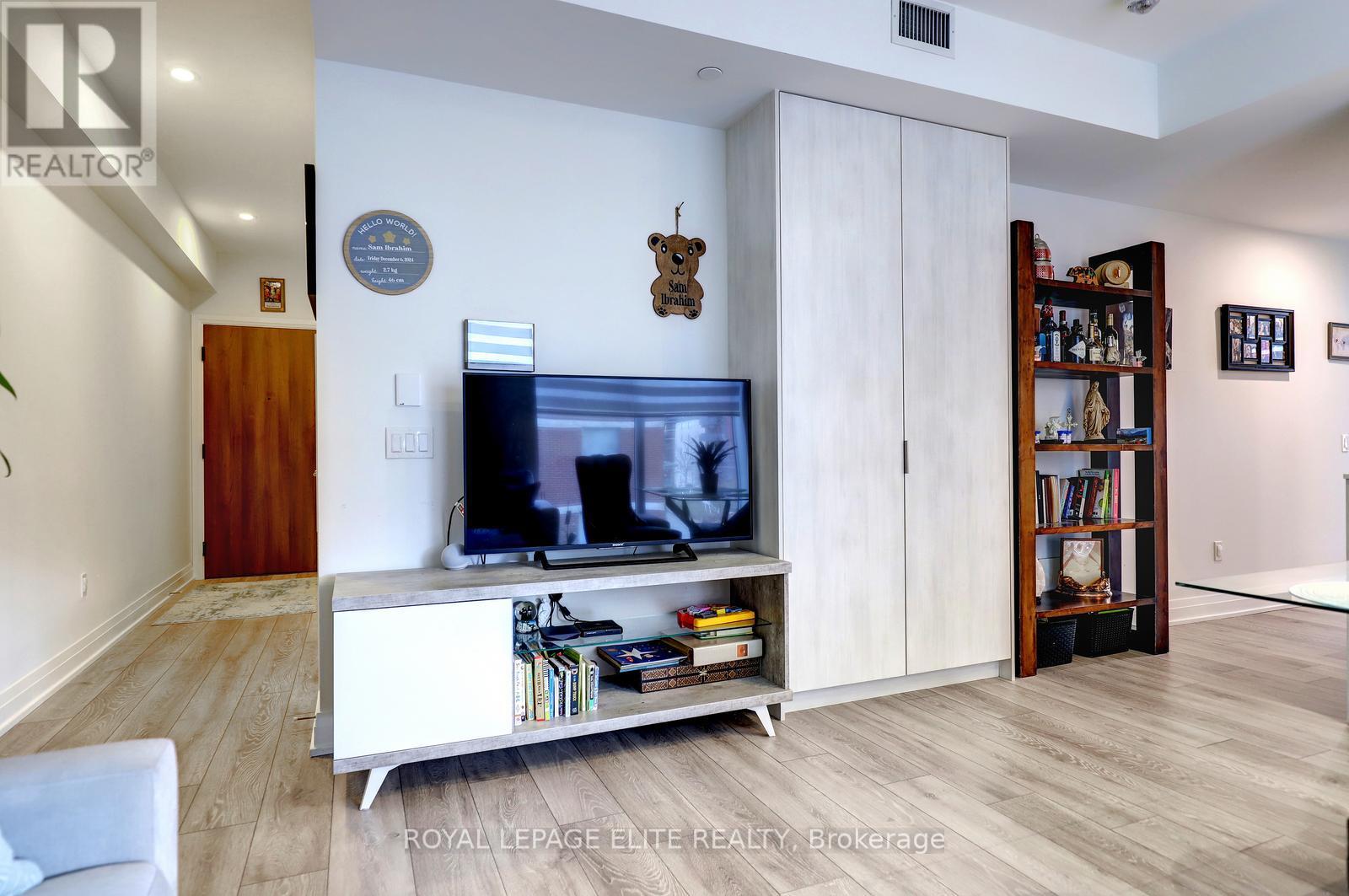 318 - 21 Park Street E, Mississauga, Ontario  L5G 0C2 - Photo 15 - W12993264