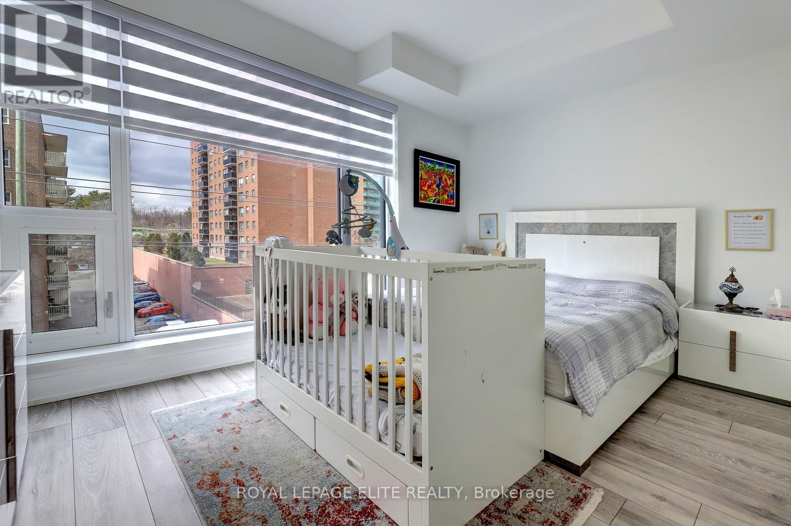 318 - 21 Park Street E, Mississauga, Ontario  L5G 0C2 - Photo 18 - W12993264