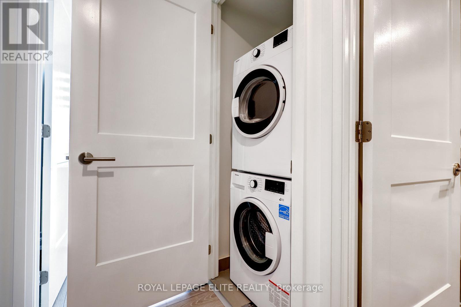 318 - 21 Park Street E, Mississauga, Ontario  L5G 0C2 - Photo 22 - W12993264