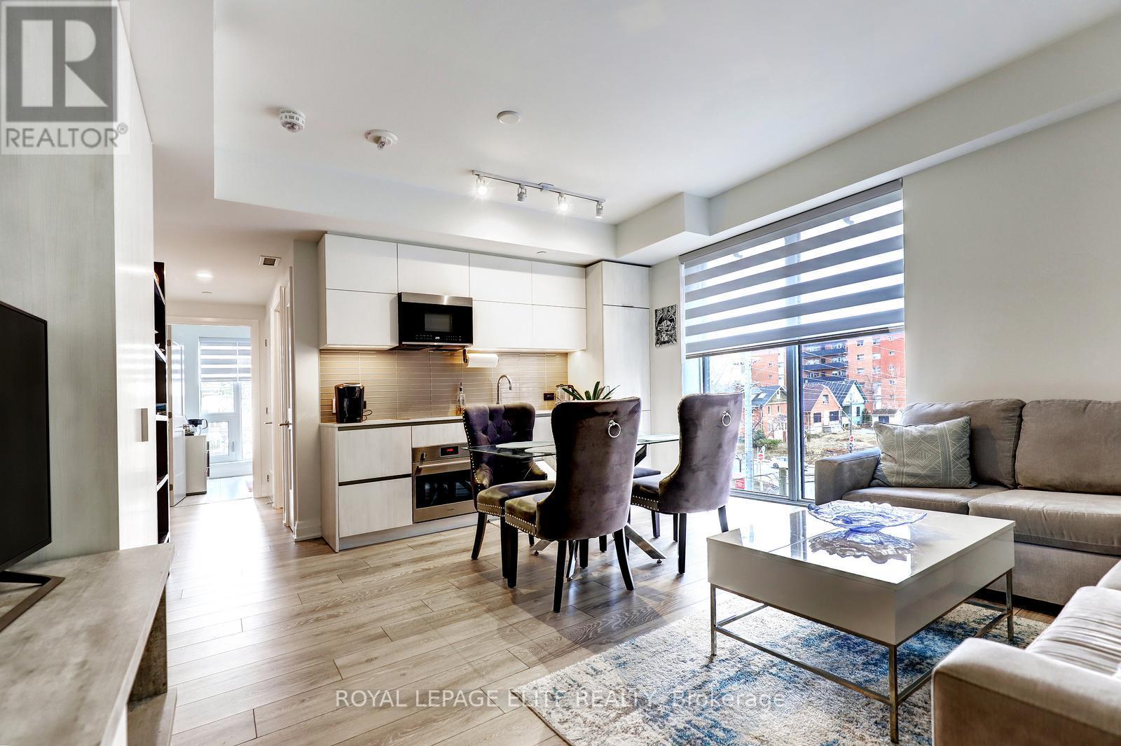 318 - 21 Park Street E, Mississauga, Ontario  L5G 0C2 - Photo 7 - W12993264