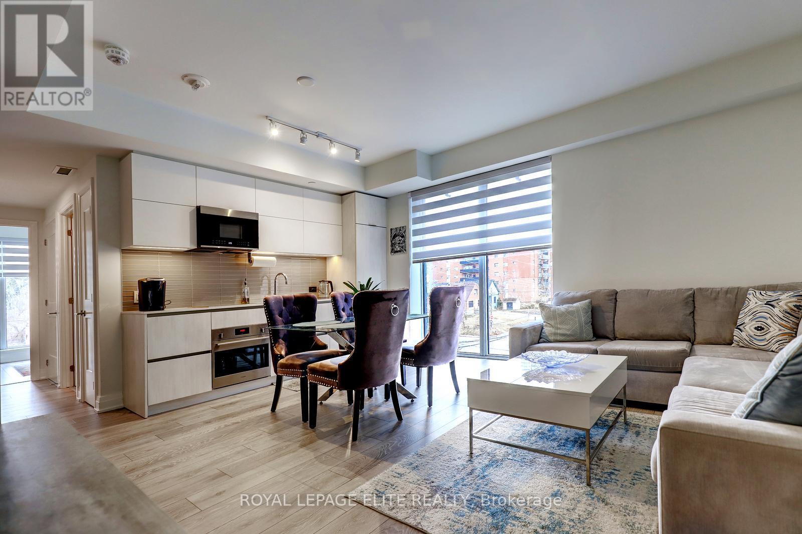 318 - 21 Park Street E, Mississauga, Ontario  L5G 0C2 - Photo 8 - W12993264