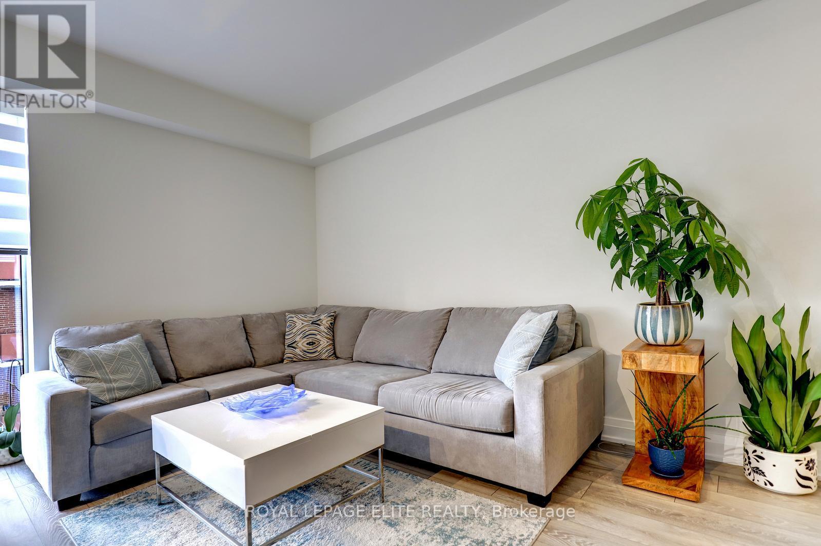 318 - 21 Park Street E, Mississauga, Ontario  L5G 0C2 - Photo 9 - W12993264