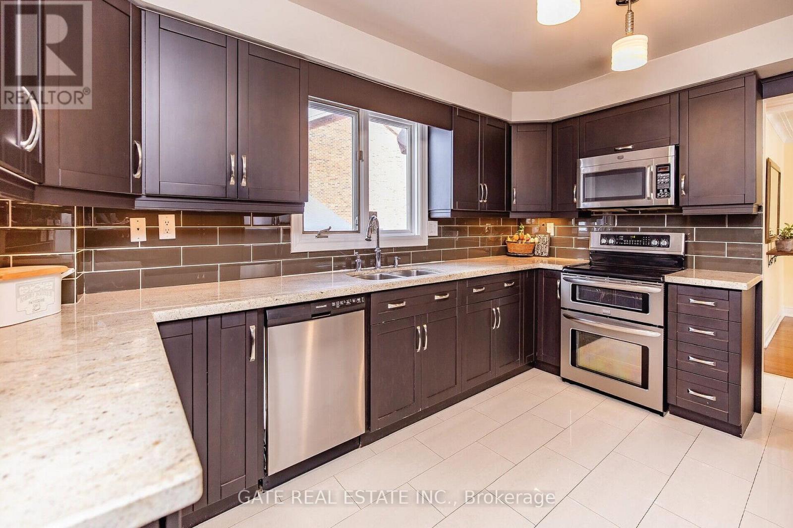 60 SCOTT STREET, Brampton, Ontario