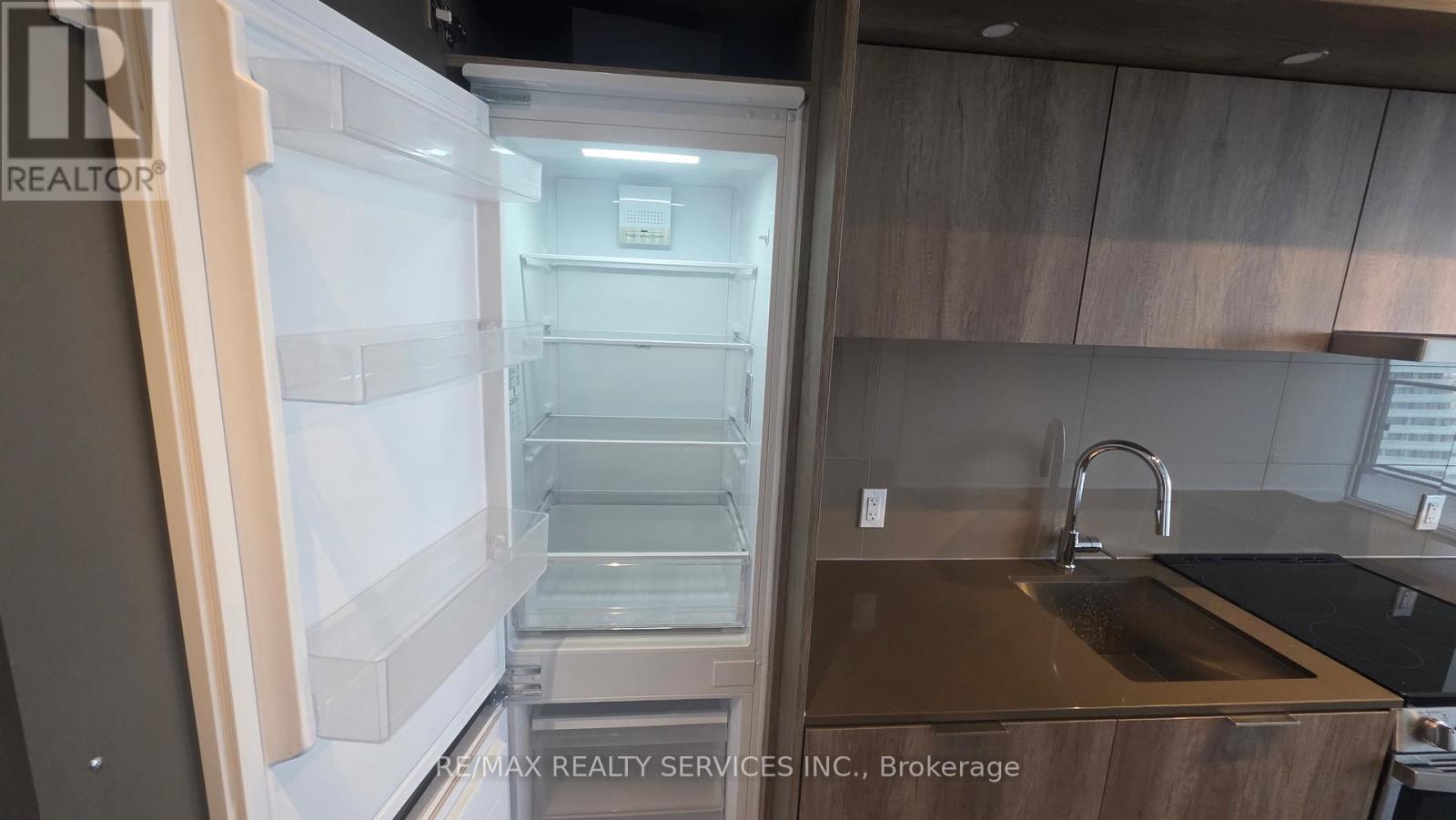 3706 - 448 Burnhamthorpe Road, Mississauga, Ontario  L5B 3M6 - Photo 13 - W12993330