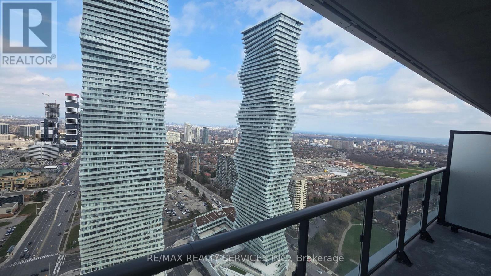 3706 - 448 Burnhamthorpe Road, Mississauga, Ontario  L5B 3M6 - Photo 4 - W12993330