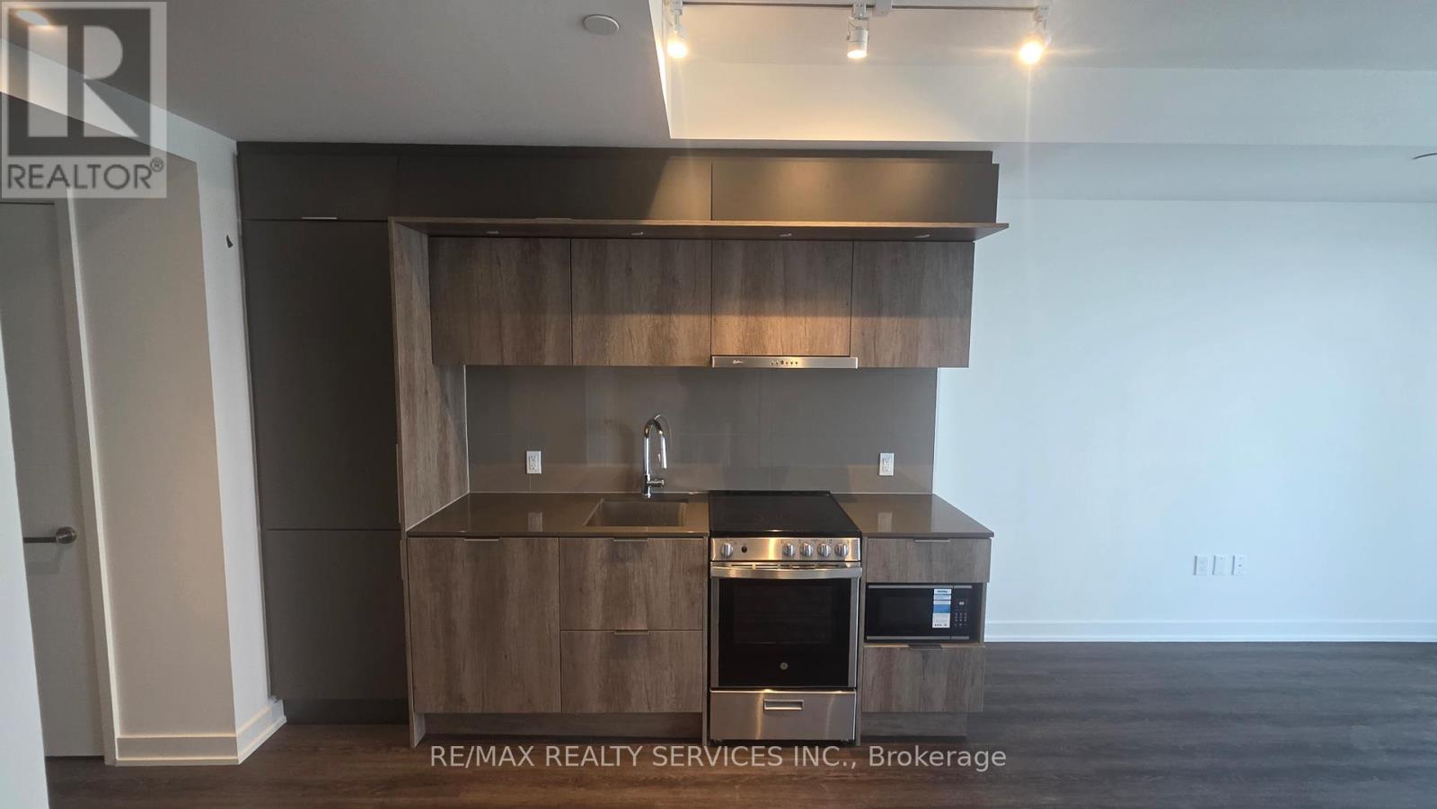 3706 - 448 Burnhamthorpe Road, Mississauga, Ontario  L5B 3M6 - Photo 9 - W12993330