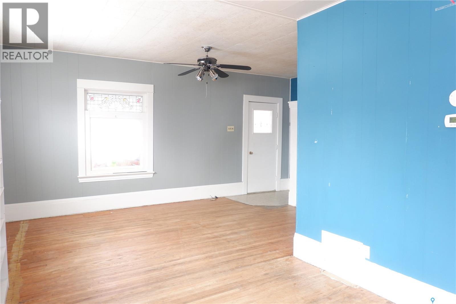 405 4th Avenue E, Assiniboia, Saskatchewan  S0H 0B0 - Photo 12 - SK032824