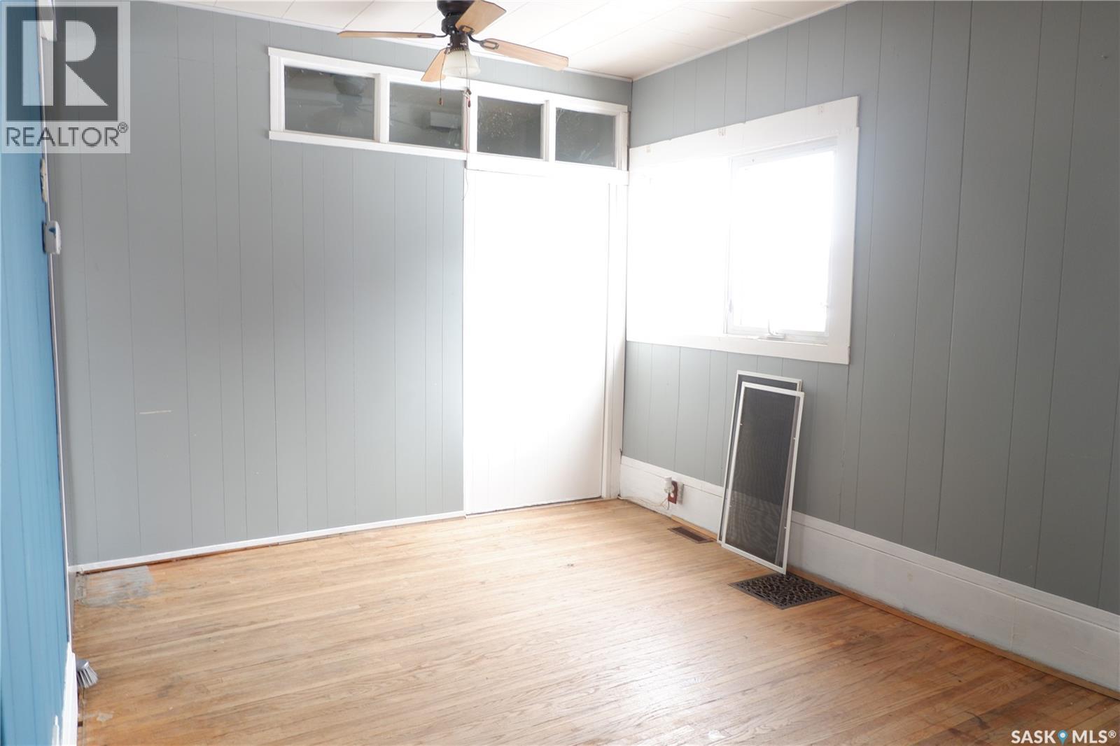 405 4th Avenue E, Assiniboia, Saskatchewan  S0H 0B0 - Photo 22 - SK032824