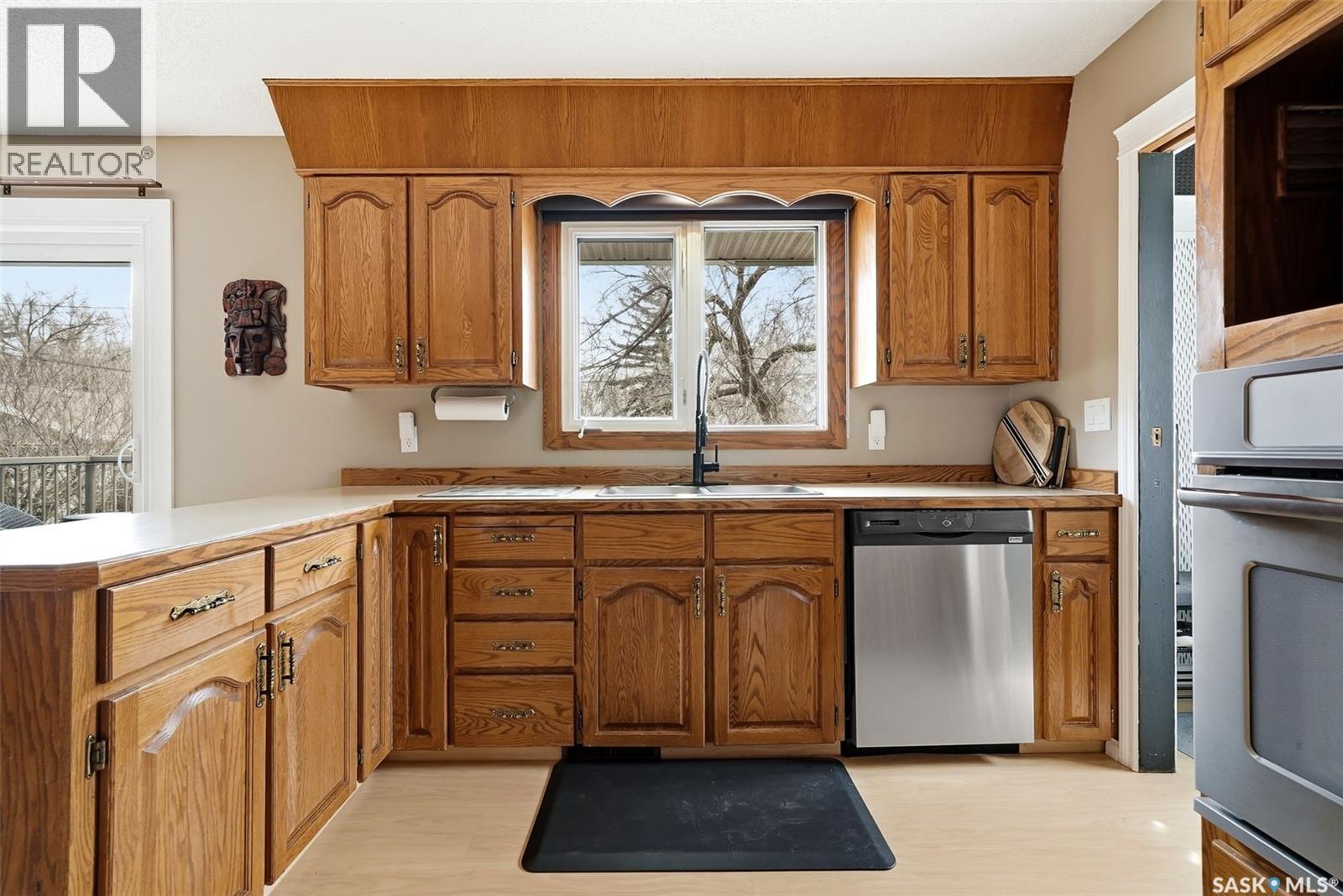 504 11th Street Ne, Weyburn, Saskatchewan  S4H 1J9 - Photo 10 - SK032693