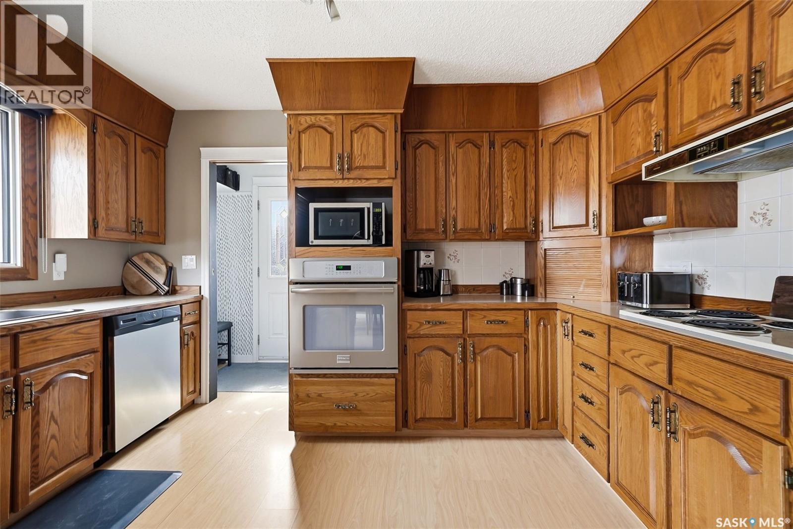 504 11th Street Ne, Weyburn, Saskatchewan  S4H 1J9 - Photo 11 - SK032693