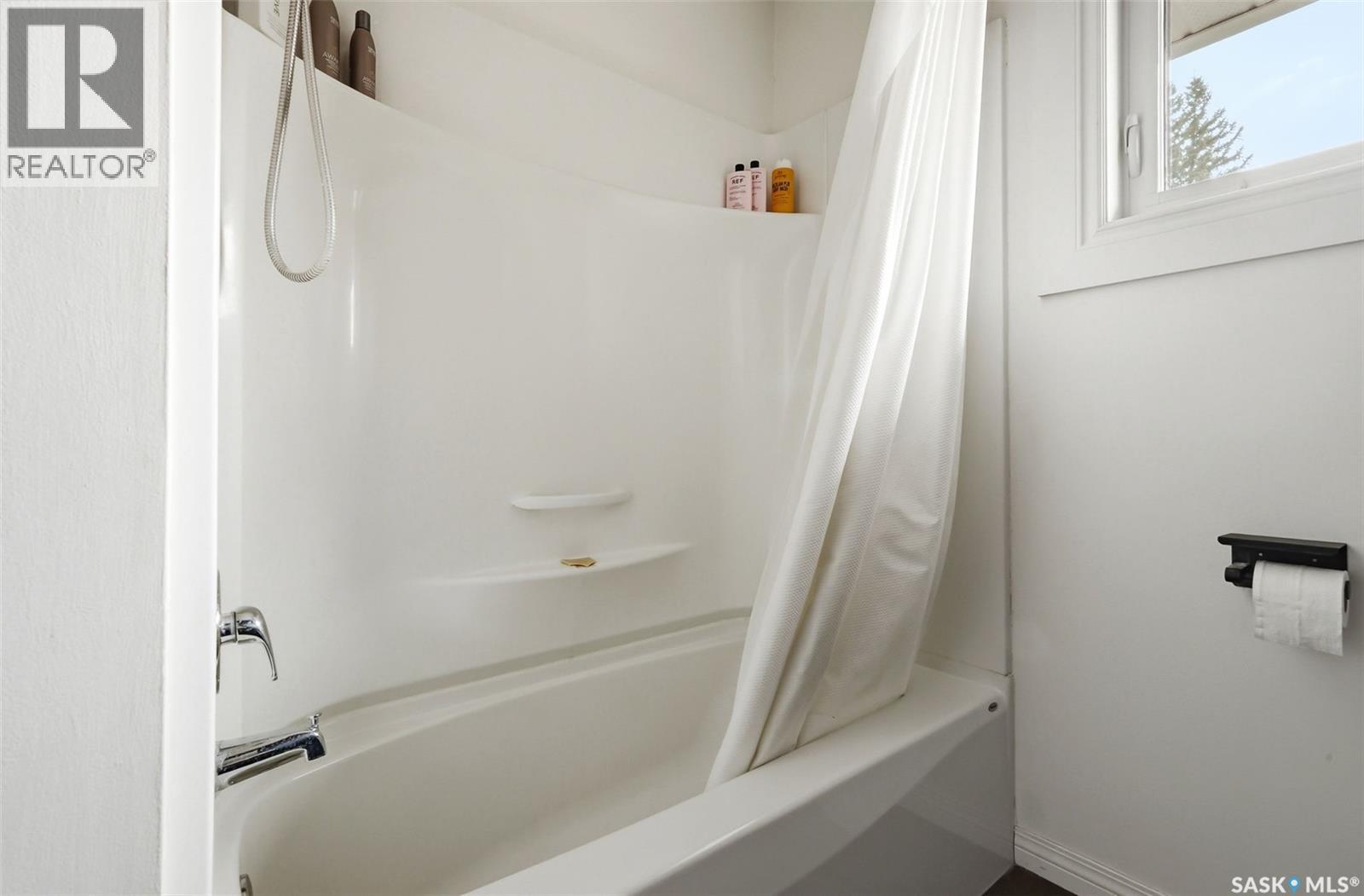 504 11th Street Ne, Weyburn, Saskatchewan  S4H 1J9 - Photo 18 - SK032693