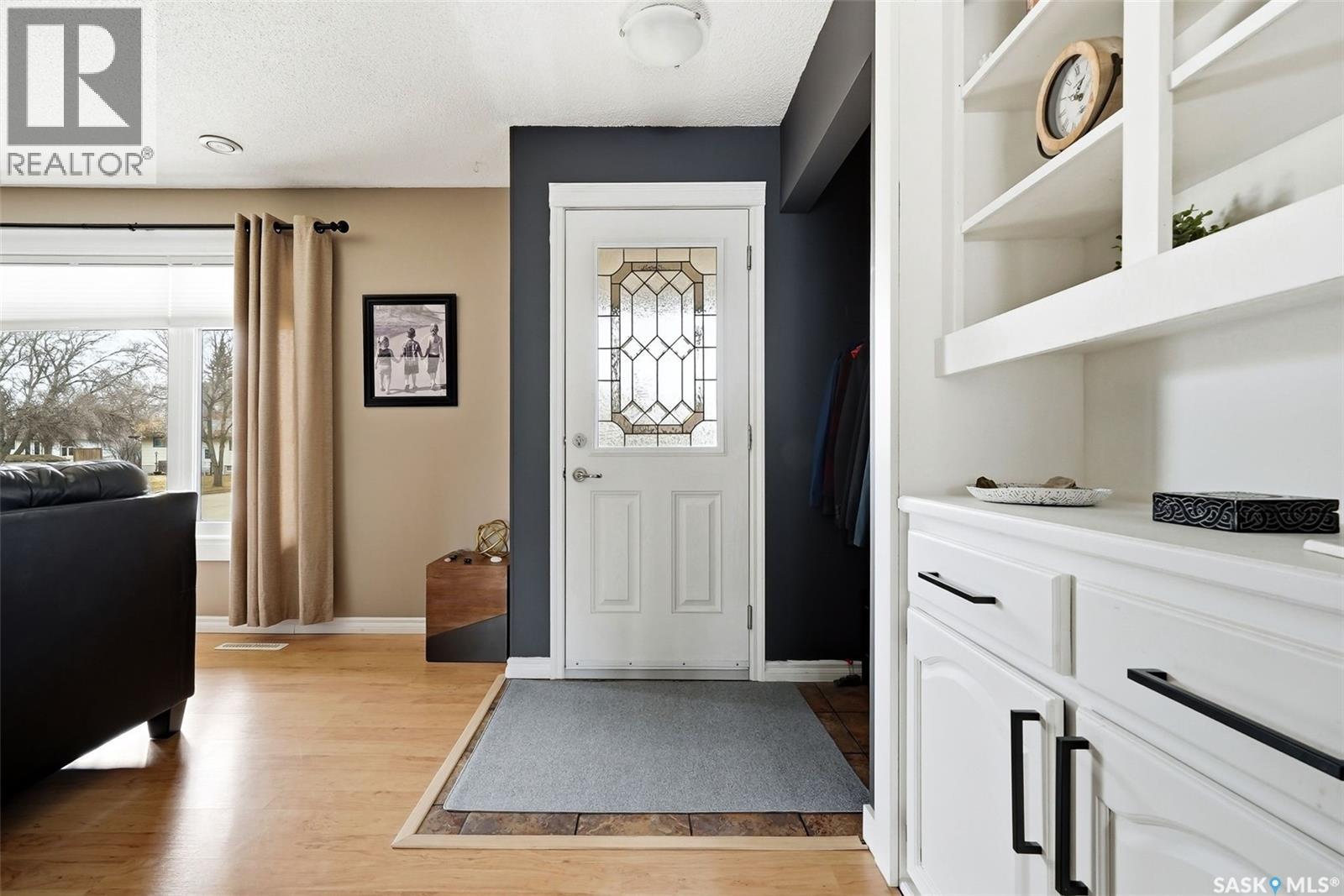 504 11th Street Ne, Weyburn, Saskatchewan  S4H 1J9 - Photo 3 - SK032693