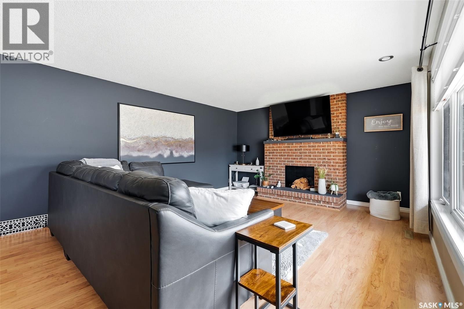 504 11th Street Ne, Weyburn, Saskatchewan  S4H 1J9 - Photo 4 - SK032693