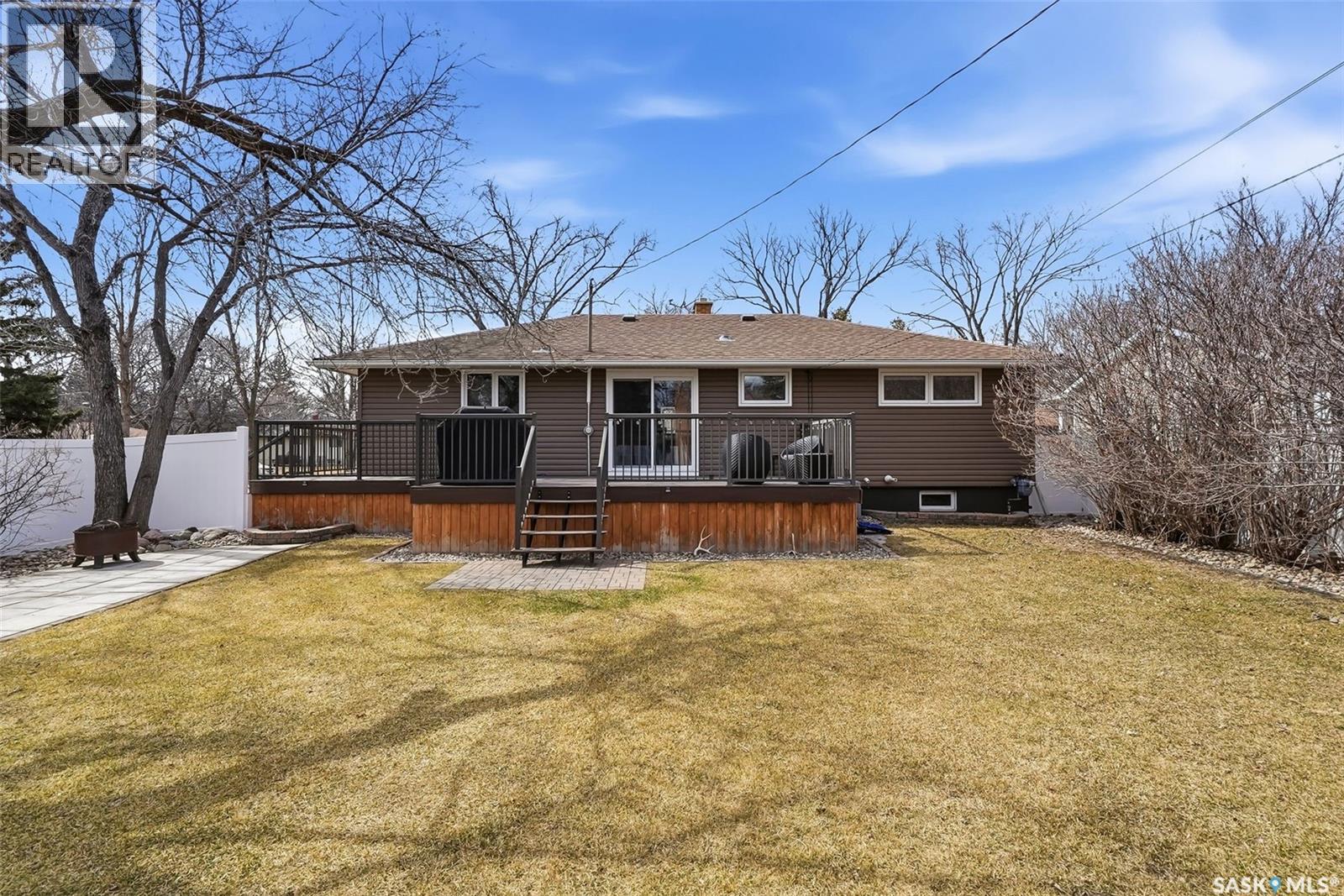 504 11th Street Ne, Weyburn, Saskatchewan  S4H 1J9 - Photo 41 - SK032693