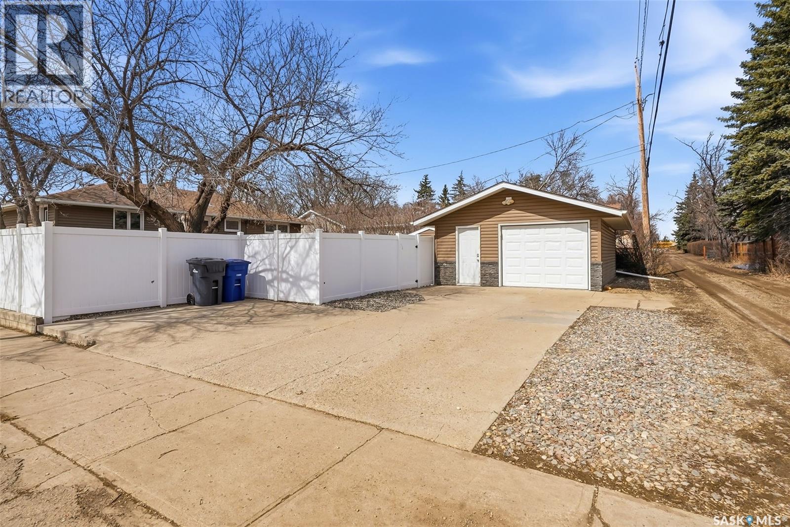 504 11th Street Ne, Weyburn, Saskatchewan  S4H 1J9 - Photo 45 - SK032693