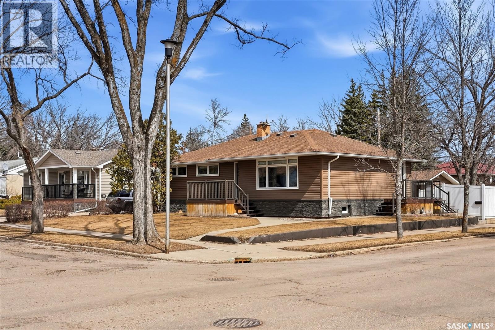 504 11th Street Ne, Weyburn, Saskatchewan  S4H 1J9 - Photo 48 - SK032693