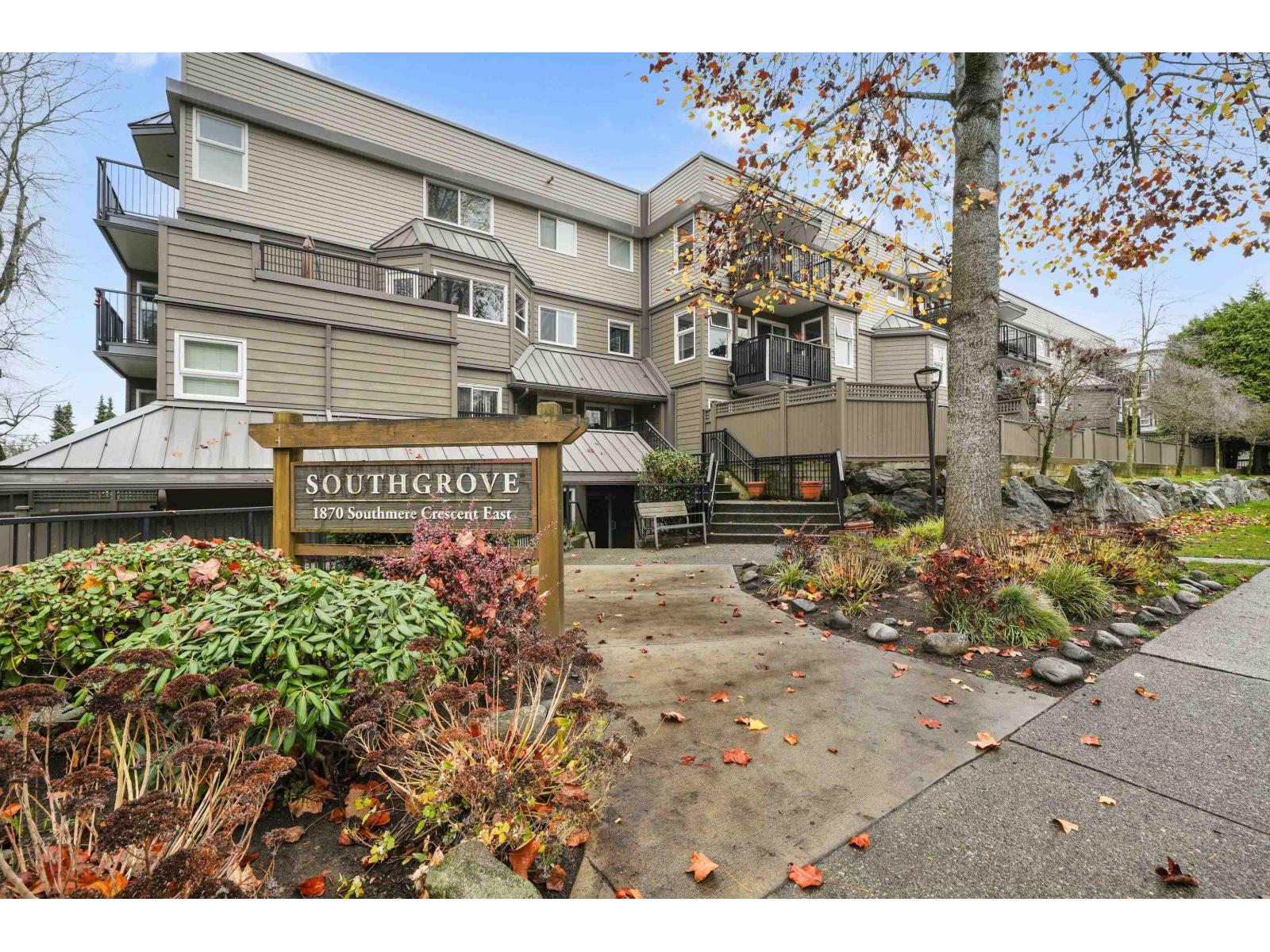 3 1870 E SOUTHMERE CRESCENT, Surrey, British Columbia