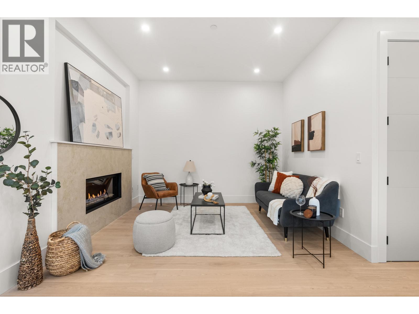 2 1822 E 14TH AVENUE, Vancouver, British Columbia