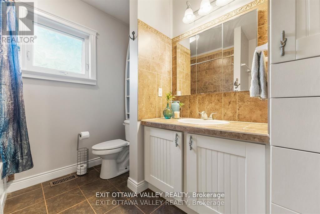 44 Lacroix Bay Road, Whitewater Region, Ontario  K0J 2L0 - Photo 20 - X12889546