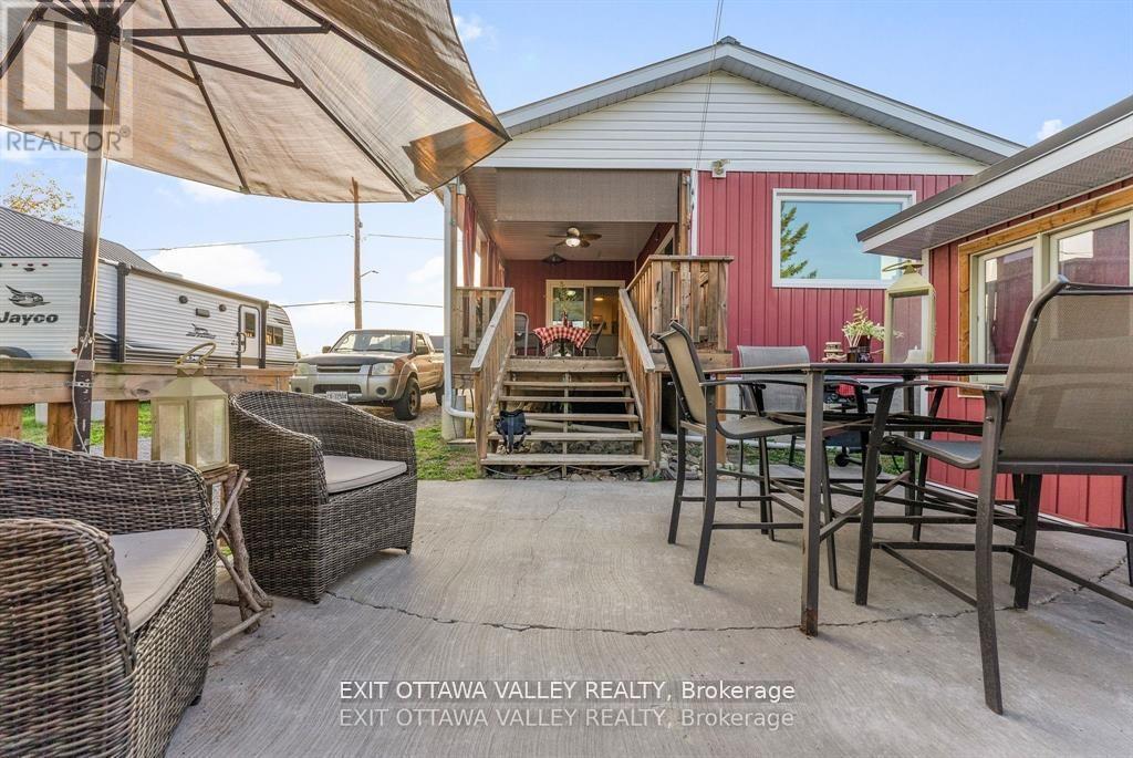 44 Lacroix Bay Road, Whitewater Region, Ontario  K0J 2L0 - Photo 4 - X12889546