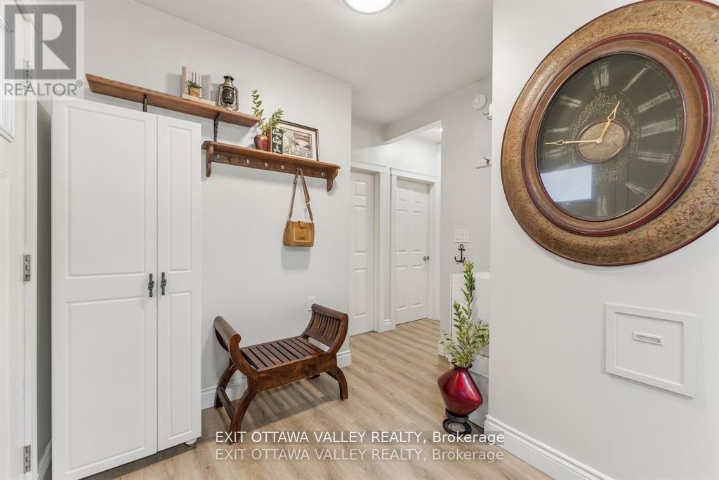 44 Lacroix Bay Road, Whitewater Region, Ontario  K0J 2L0 - Photo 9 - X12889546