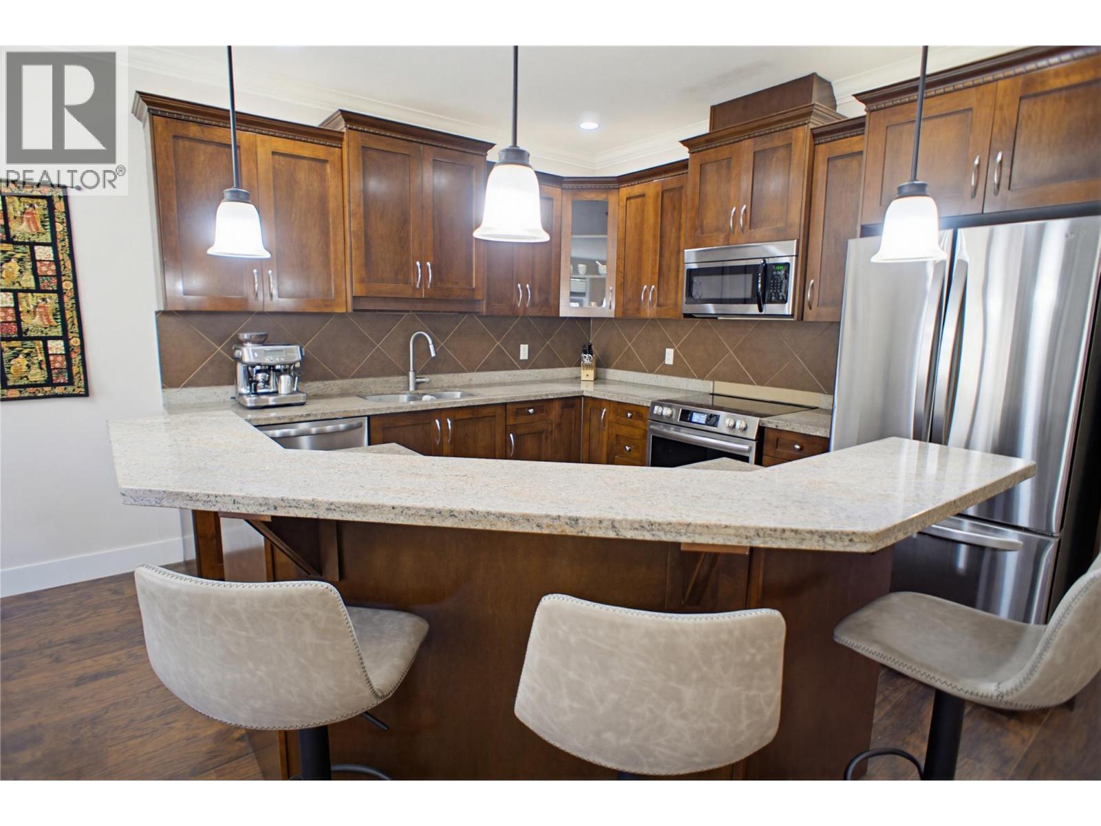 2046 Robson Place Unit# 6, Kamloops, British Columbia  V2E 0A5 - Photo 2 - 10383184